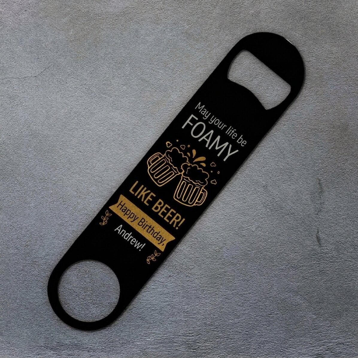 Personalisierter Bieröffner mit Aufschrift – Herzlichen Glückwunsch zum Geburtstag!