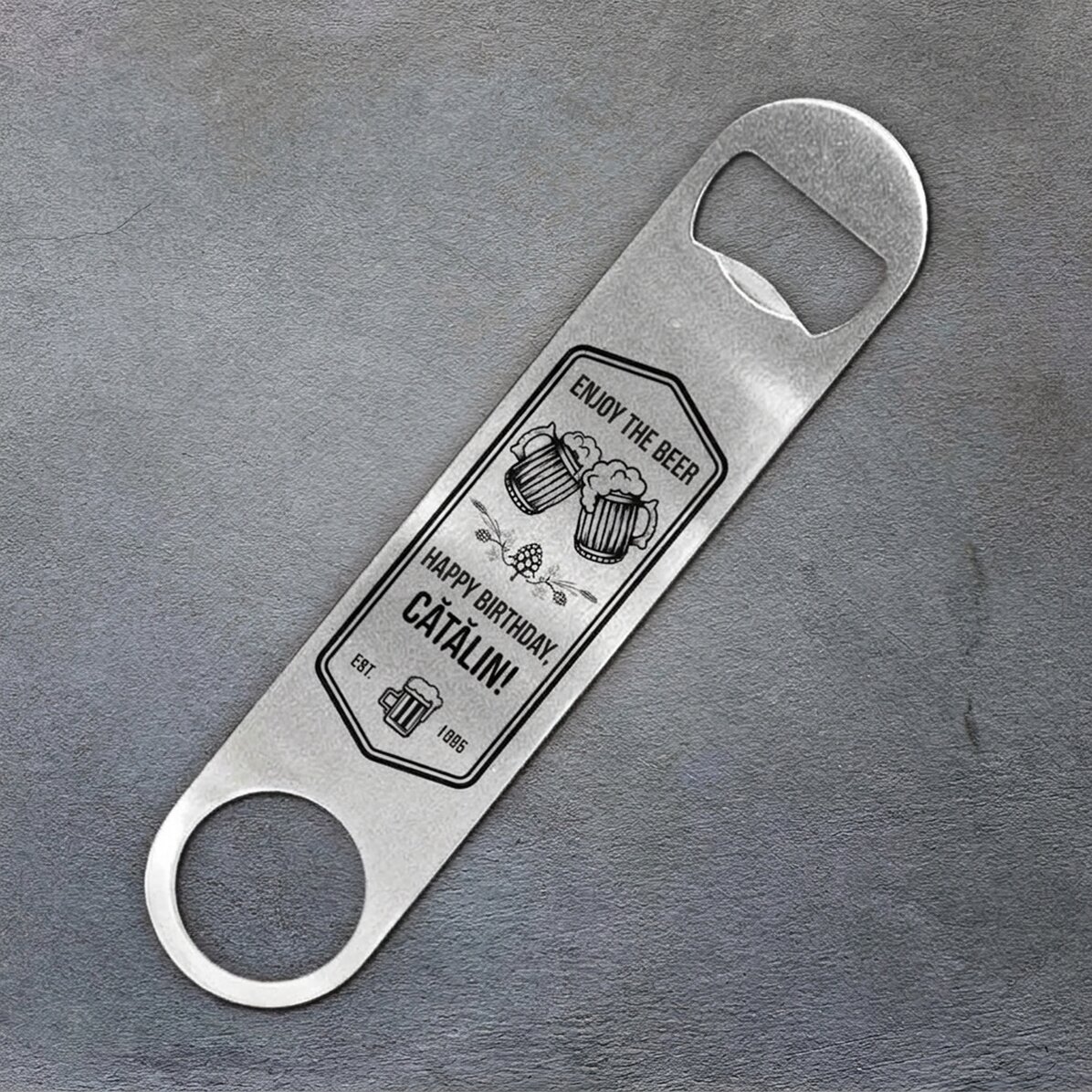 Personalisierter Bieröffner mit Botschaft – Prost!