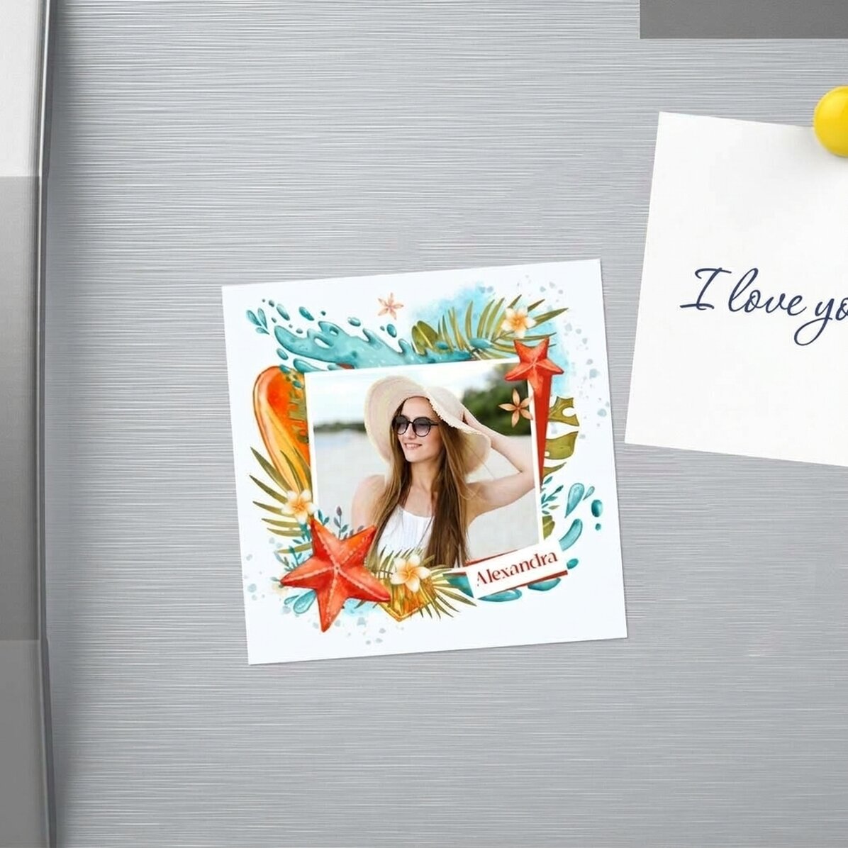 Individuell gestalteter Magnet 10x10 mit Foto und Namen – Urlaub