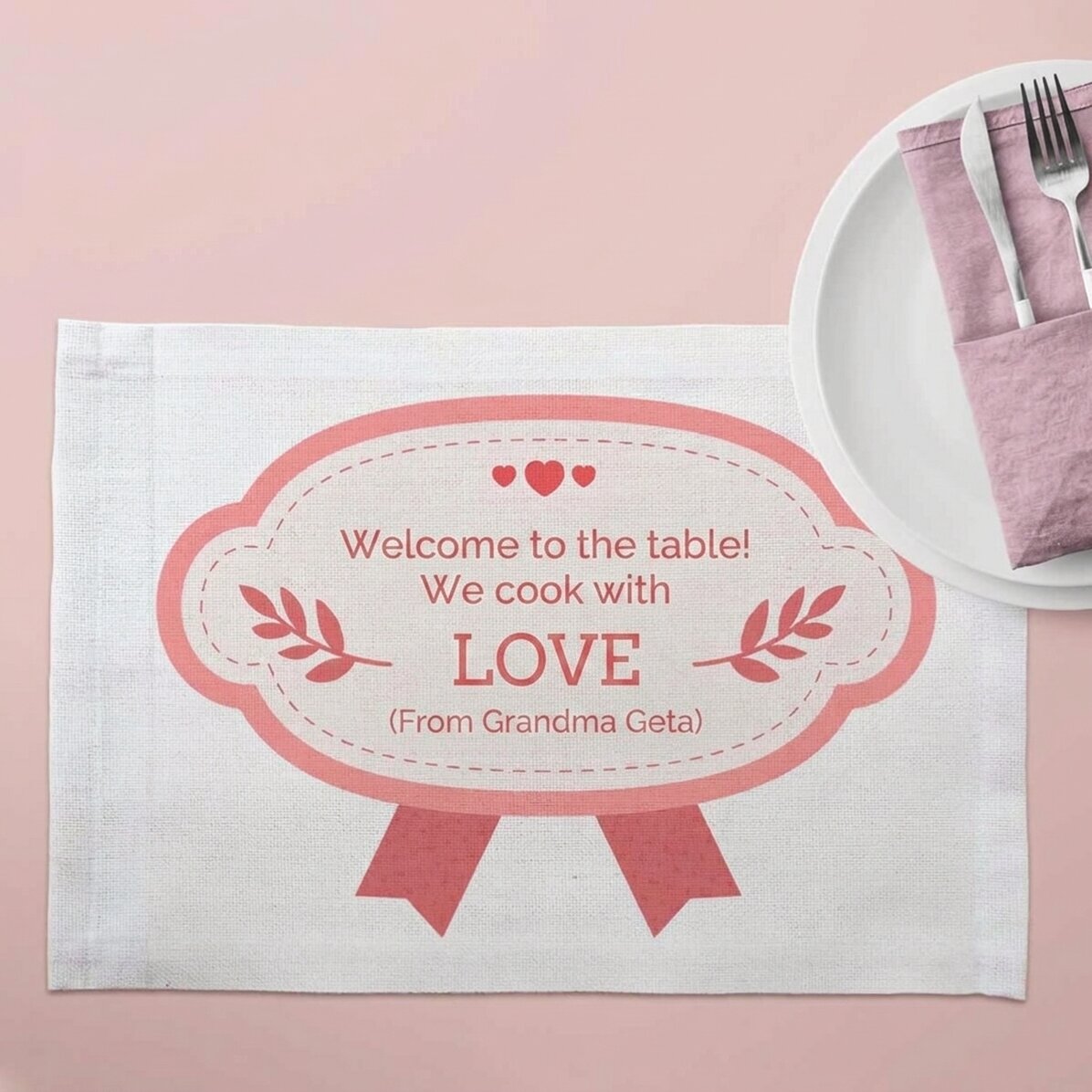 Personalisierter Tellerhalter mit Schriftzug – Liebe