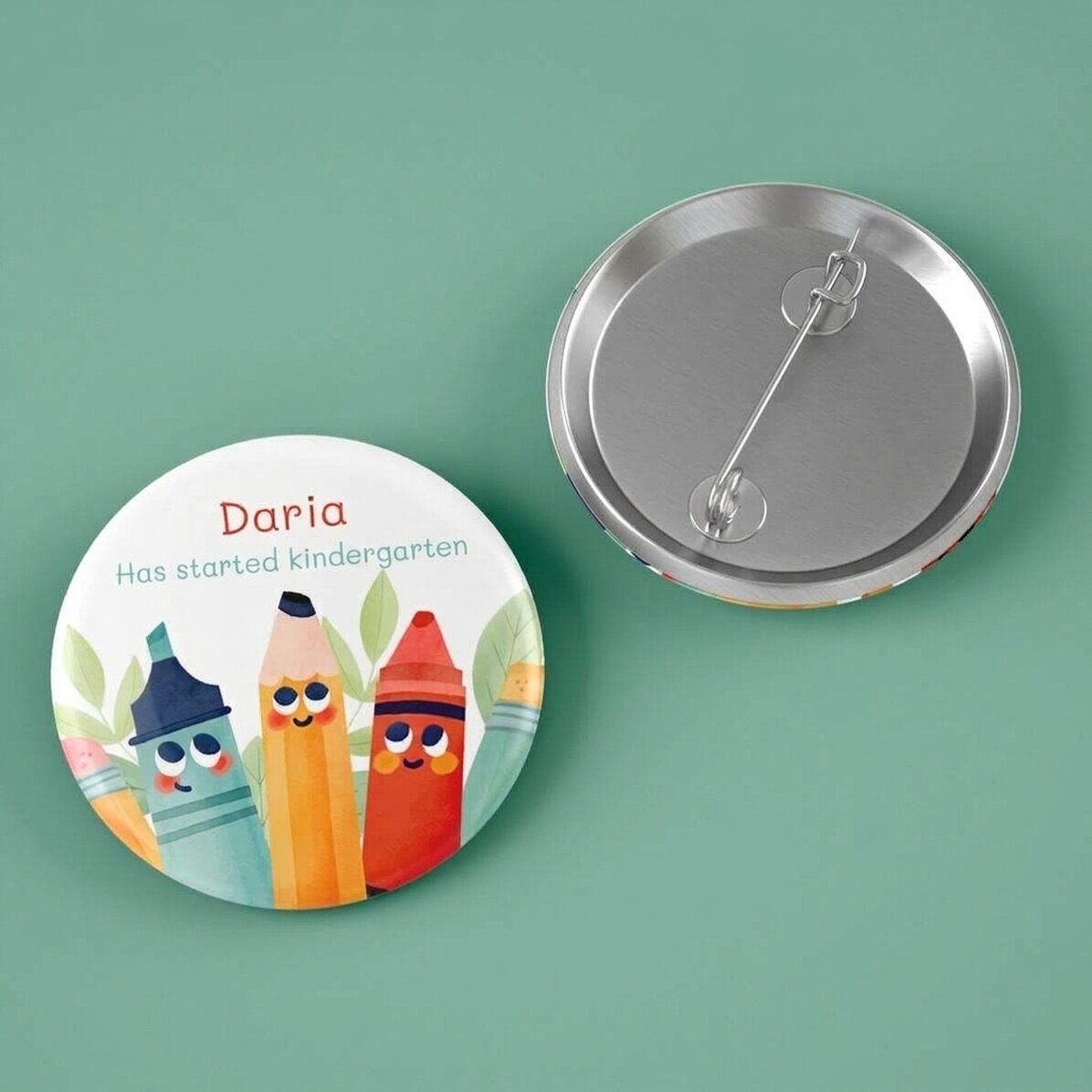 Personalisiertes Button mit Namen und Text – Bleistifte