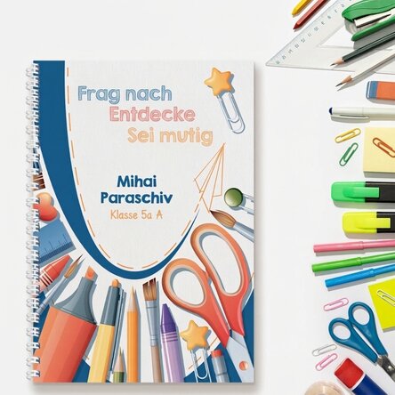 Personalisiertes Notizbuch mit Text – Be curious