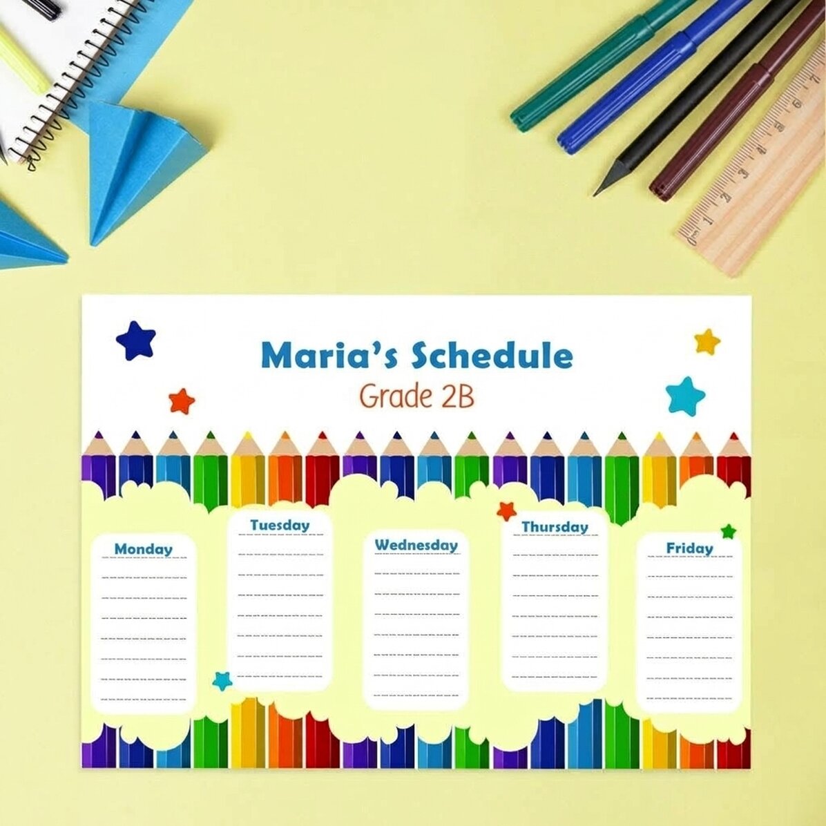 Individuell gestalteter Stundenplan mit Text – Buntstifte