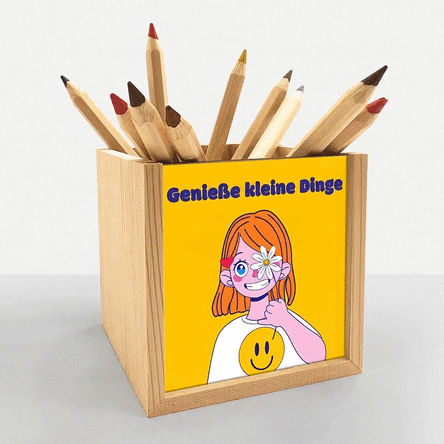 Individuell gestalteter Stifthalter mit der Aufschrift „Happy“