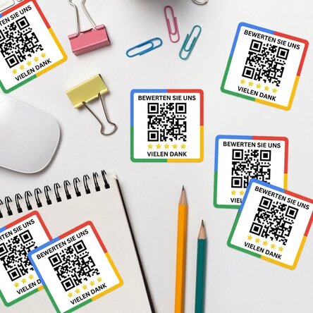Set mit 12 individuell gestalteten Aufklebern (selbstklebende Etiketten) mit Text und QR-Code – Bewe