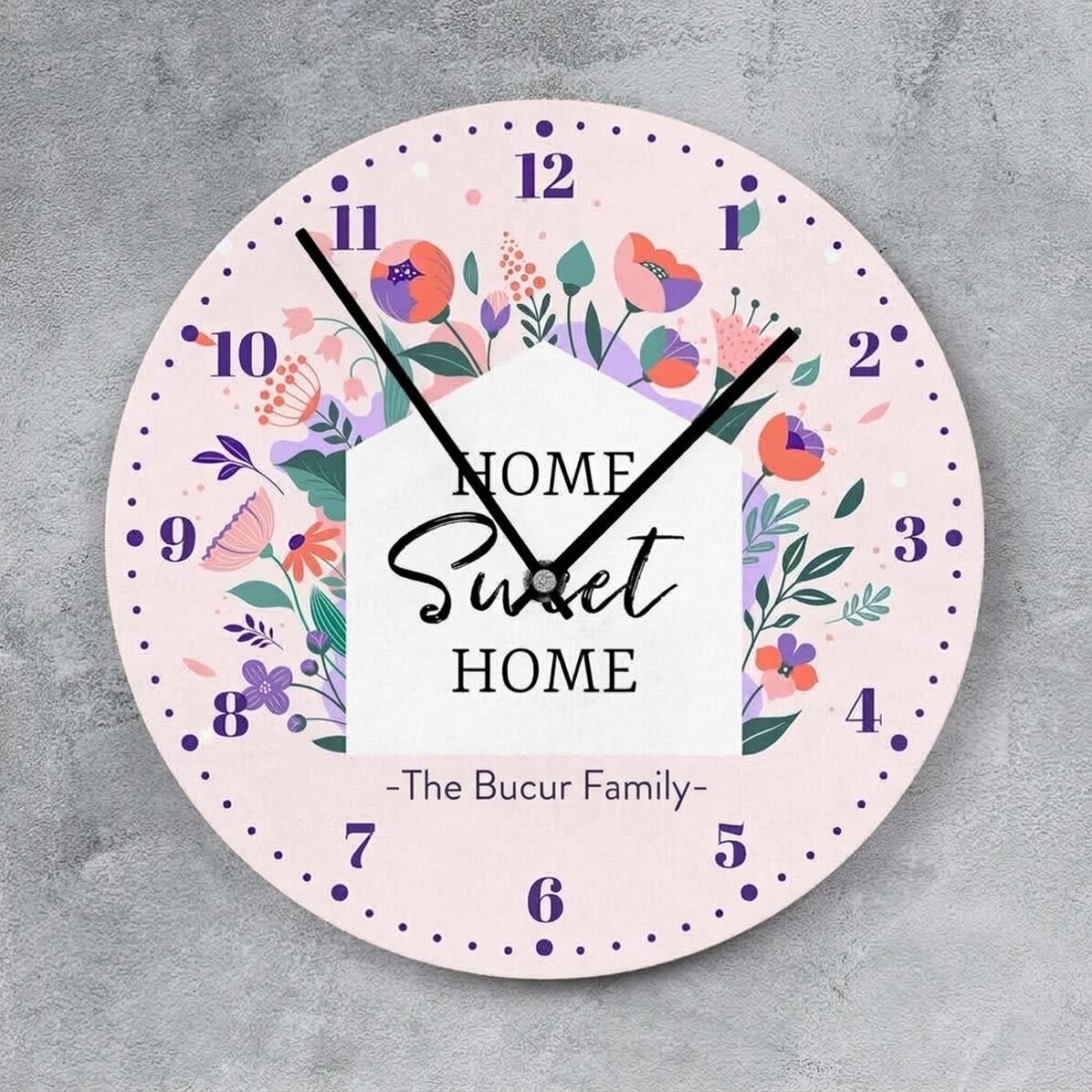 Personalisierte Uhr mit Text – Flowers