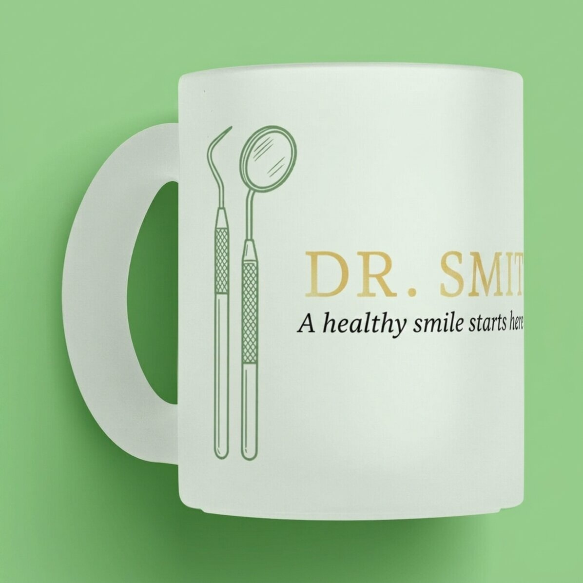 Personalisierter Becher mit Text – Golden Dentist