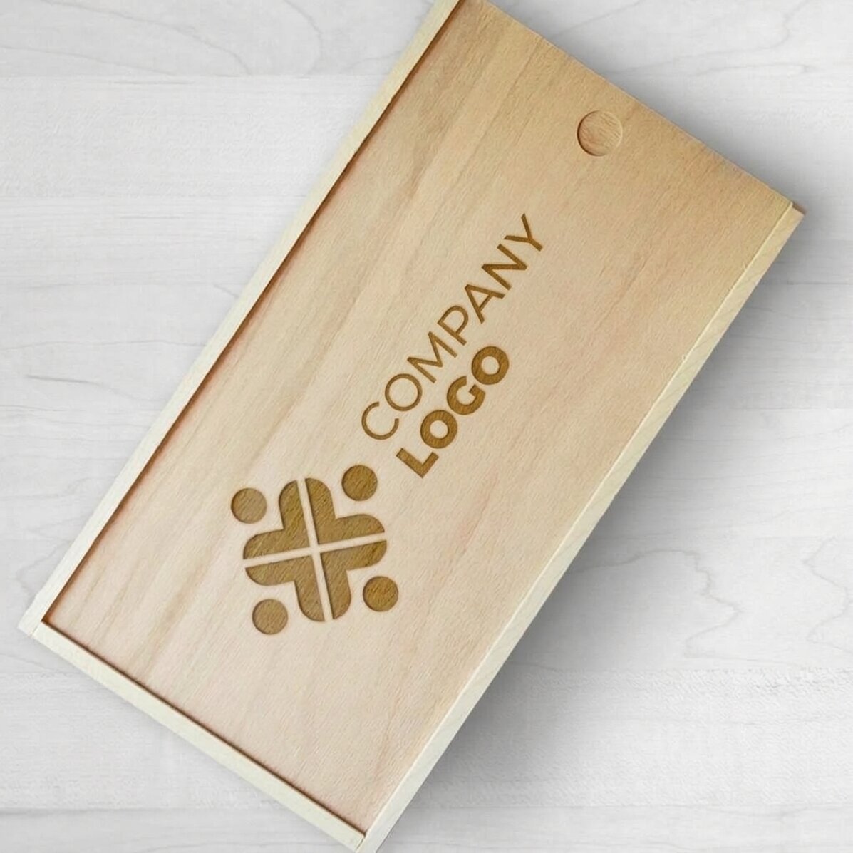 Personalisierte Geschenkbox aus Holz mit Logo
