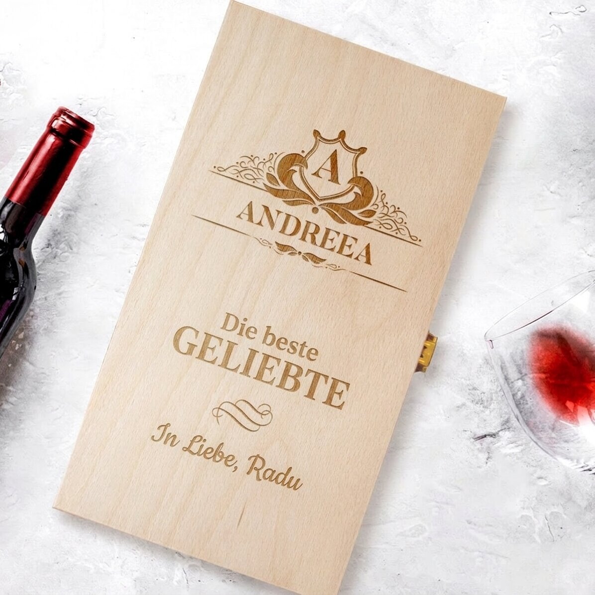 Personalisierte Weinkiste für zwei Flaschen – Modell „Vintage-Name“