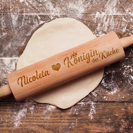 Individuell gestalteter Holzroller – Queen of the Kitchen
