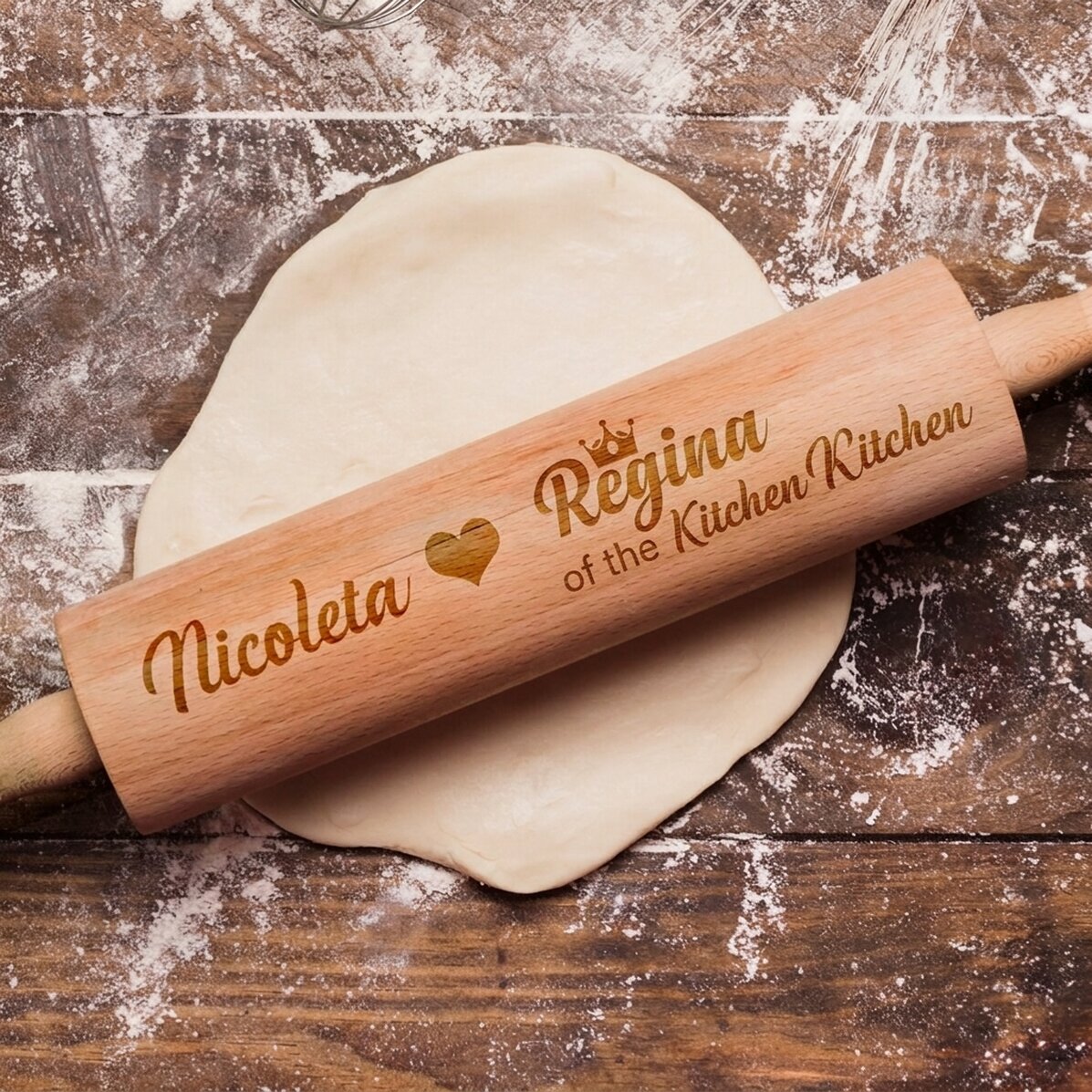 Individuell gestalteter Holzroller – Queen of the Kitchen