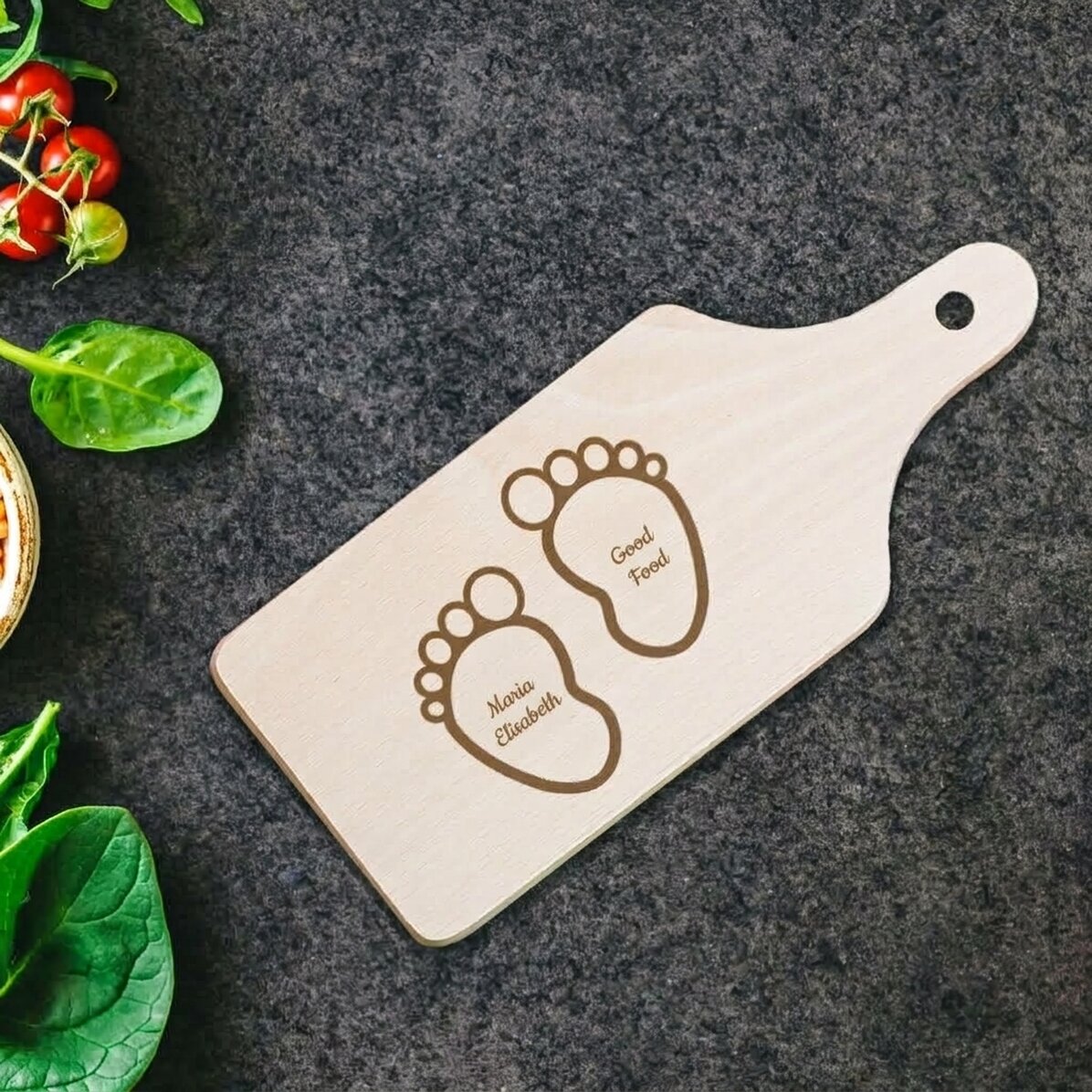 Individuell gestaltetes Mini-Schneidebrett – Baby-Fußabdruck