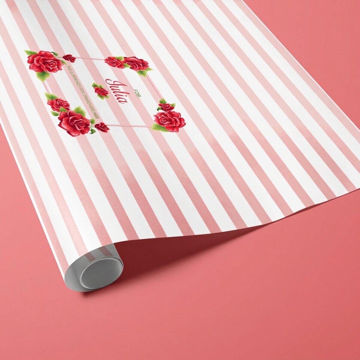 Individuell gestaltetes Geschenkpapier – Rosenmuster