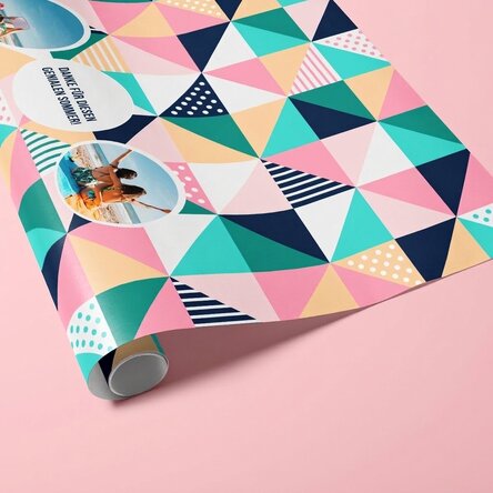 Individuell gestaltetes Geschenkpapier mit 2 Fotos und Text