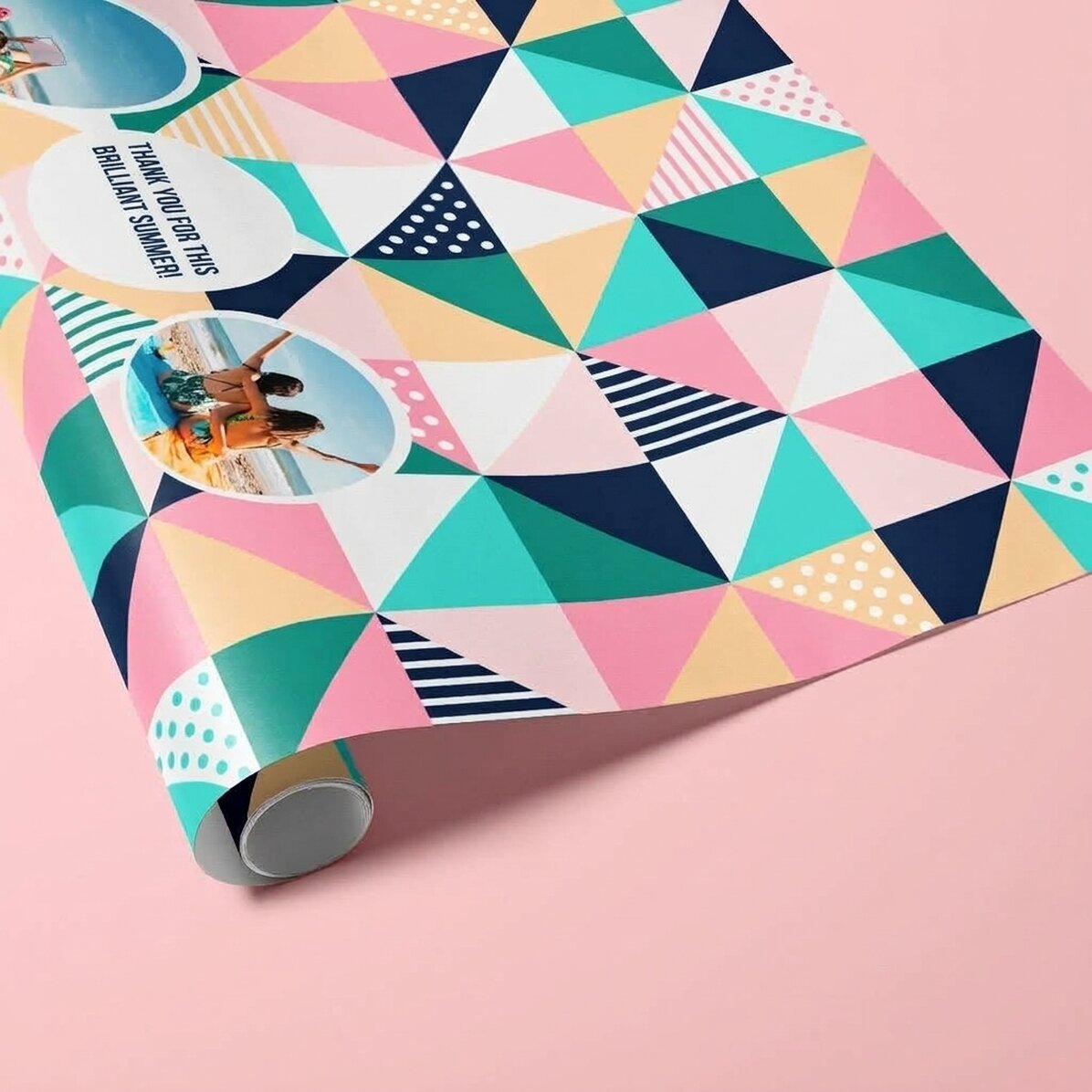 Individuell gestaltetes Geschenkpapier mit 2 Fotos und Text