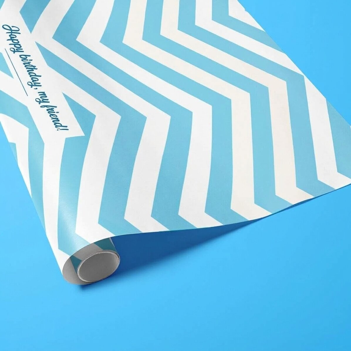 Individuell gestaltetes Geschenkpapier – Motiv „Blue Stripes“ mit Text in einem Rahmen