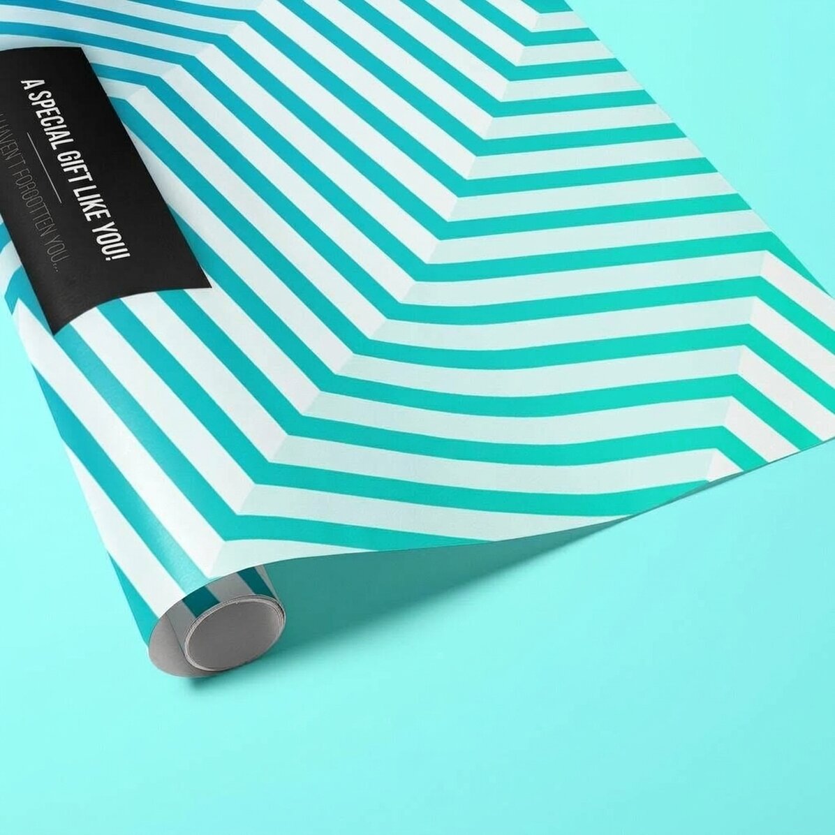 Individuell gestaltetes Geschenkpapier – Motiv „Blue Gradient“ mit Text in schwarzem Rahmen