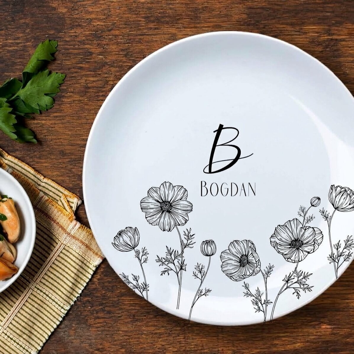 Personalisierter Teller mit Initiale und Text – Flowers