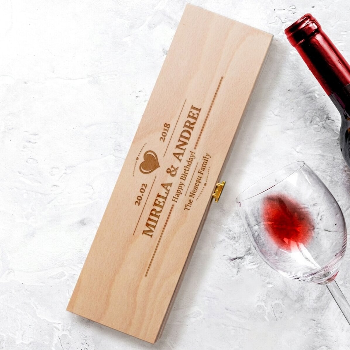 Personalisierte Weinkiste mit Text und Botschaft – Love