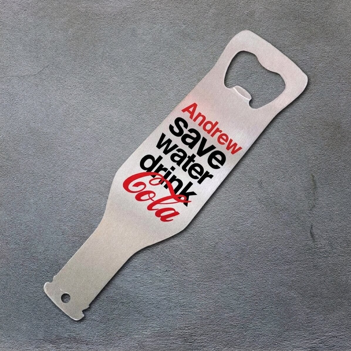Individuell gestalteter Getränkeöffner – Save Water, Drink Cola