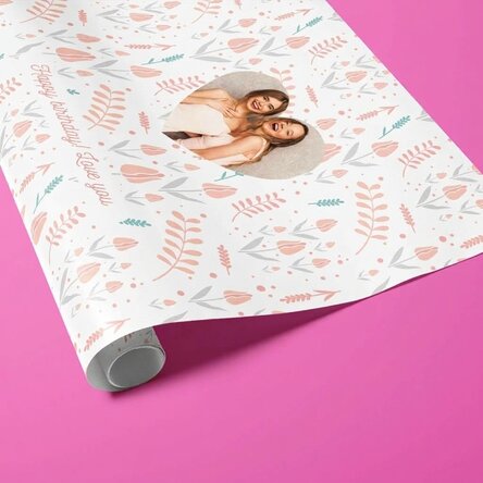 Individuell gestaltetes Geschenkpapier mit Foto und Text – Spring