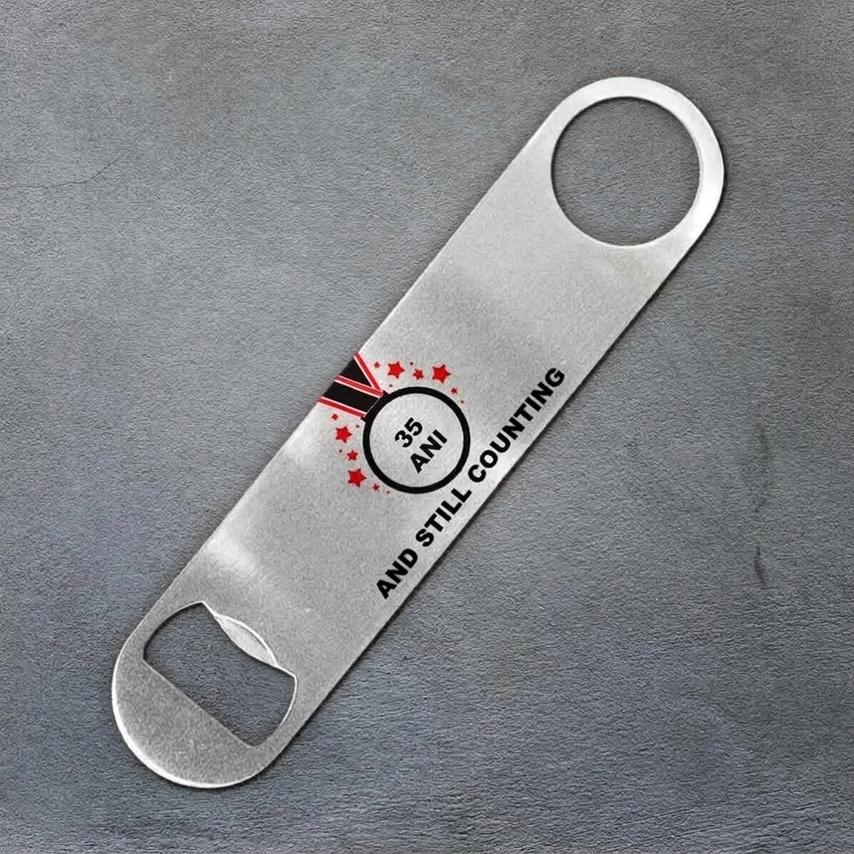 Personalisierter Bieröffner mit Text – Jubiläum