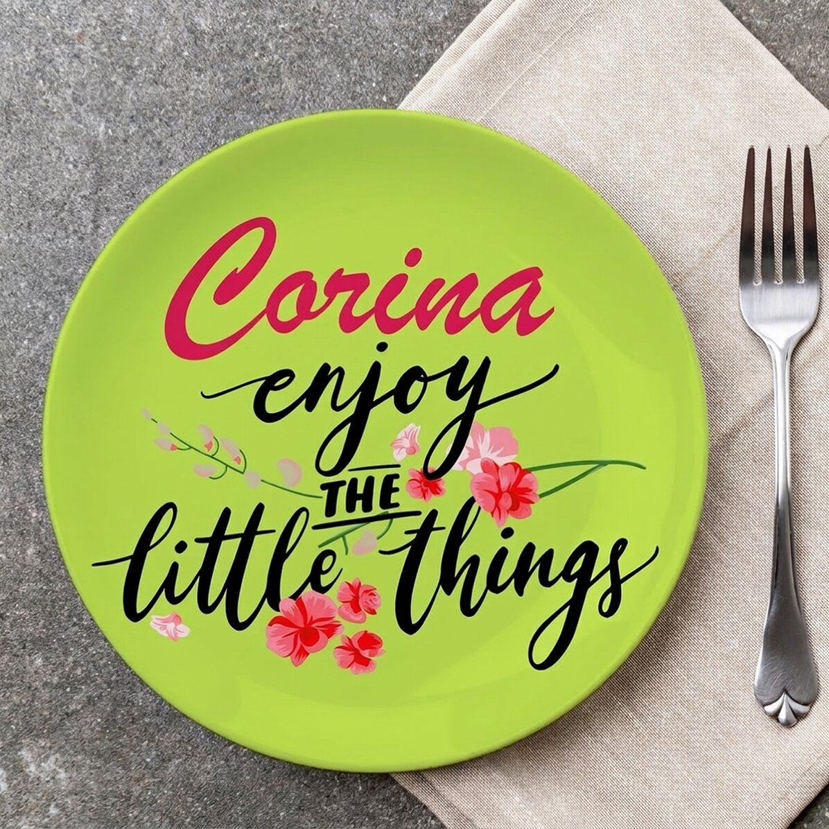 Personalisierter Teller mit Schriftzug – Enjoy the little things