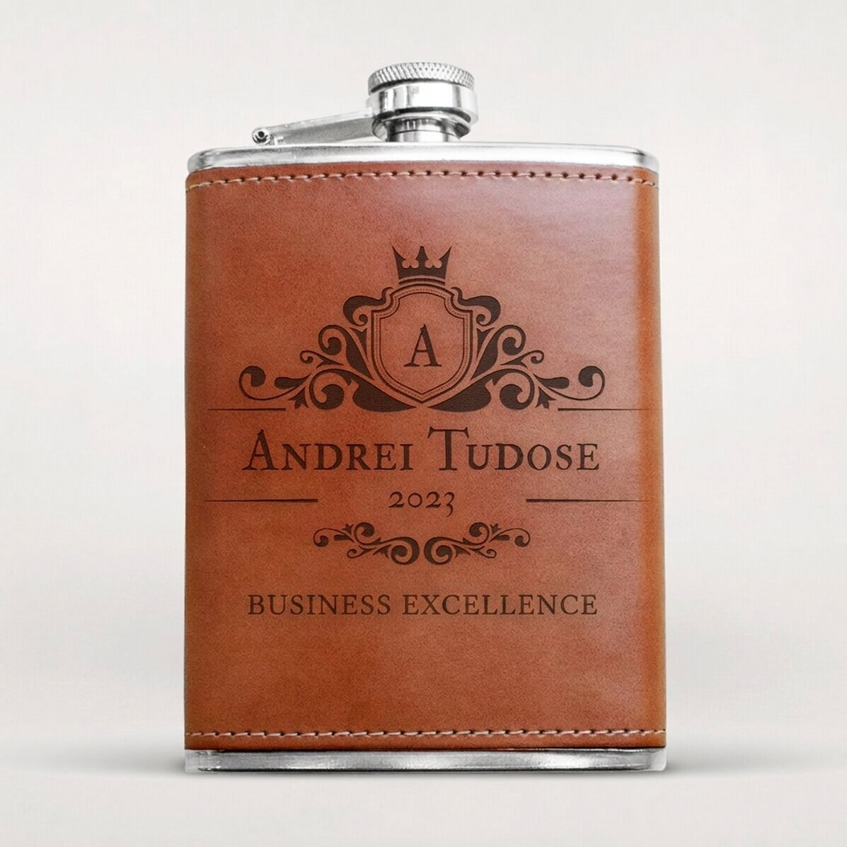Personalisierte, mit Leder ummantelte Taschenflasche – Excellence
