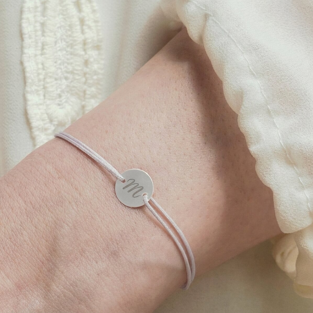 Personalisiertes Armband mit Kordel – 10-mm-Münze – 925er Silber – Initialen-Modell
