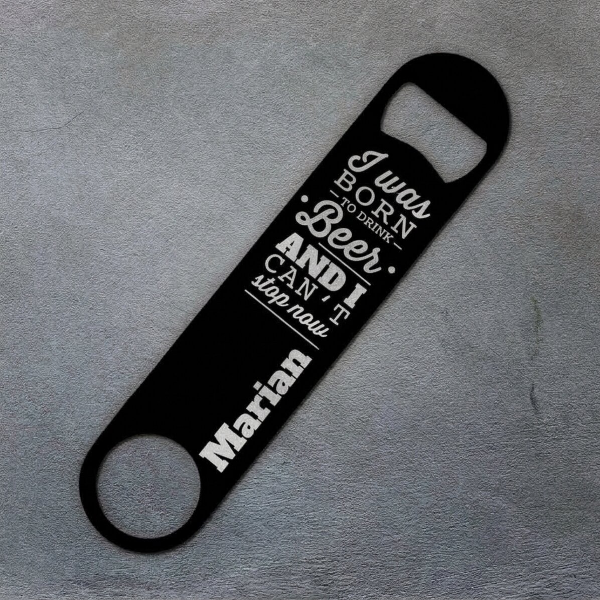 Personalisierter Bieröffner mit Schriftzug – „Born to drink beer“