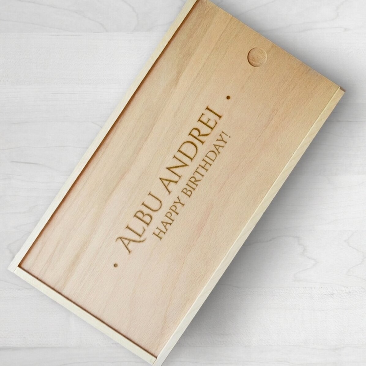 Personalisierte Geschenkbox aus Holz mit Namen und Text