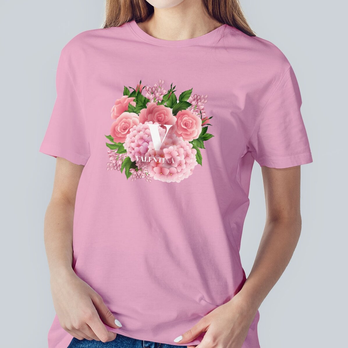 Personalisiertes Baumwoll-T-Shirt mit Initiale und Namen – Frühlingsblumen