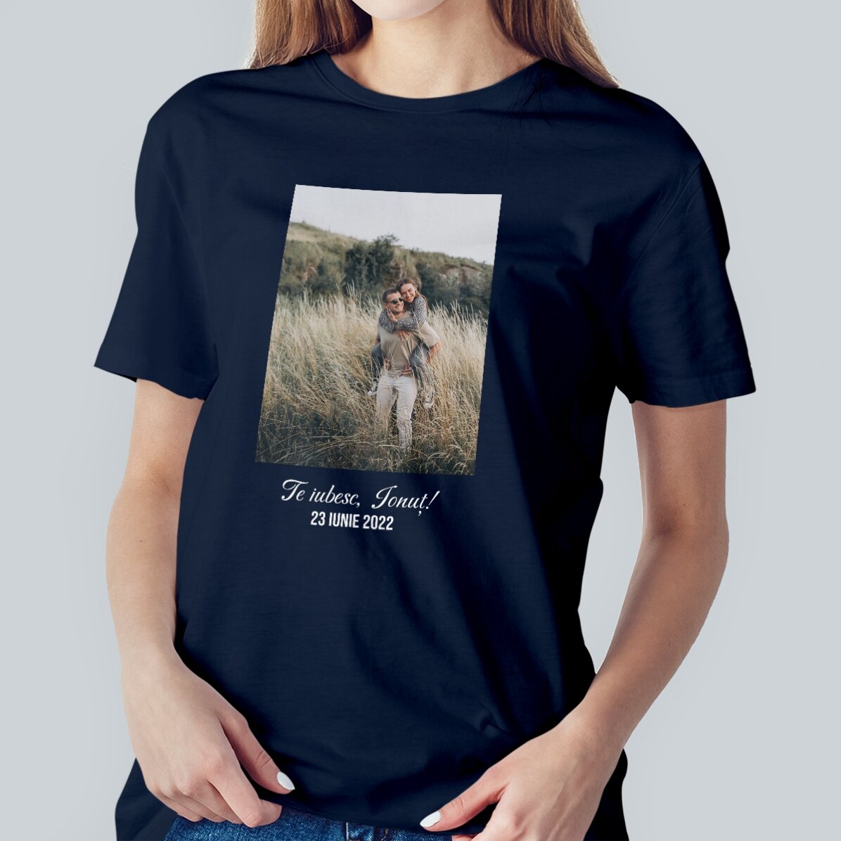 Personalisiertes Baumwoll-T-Shirt mit einem Porträtfoto und einem Text