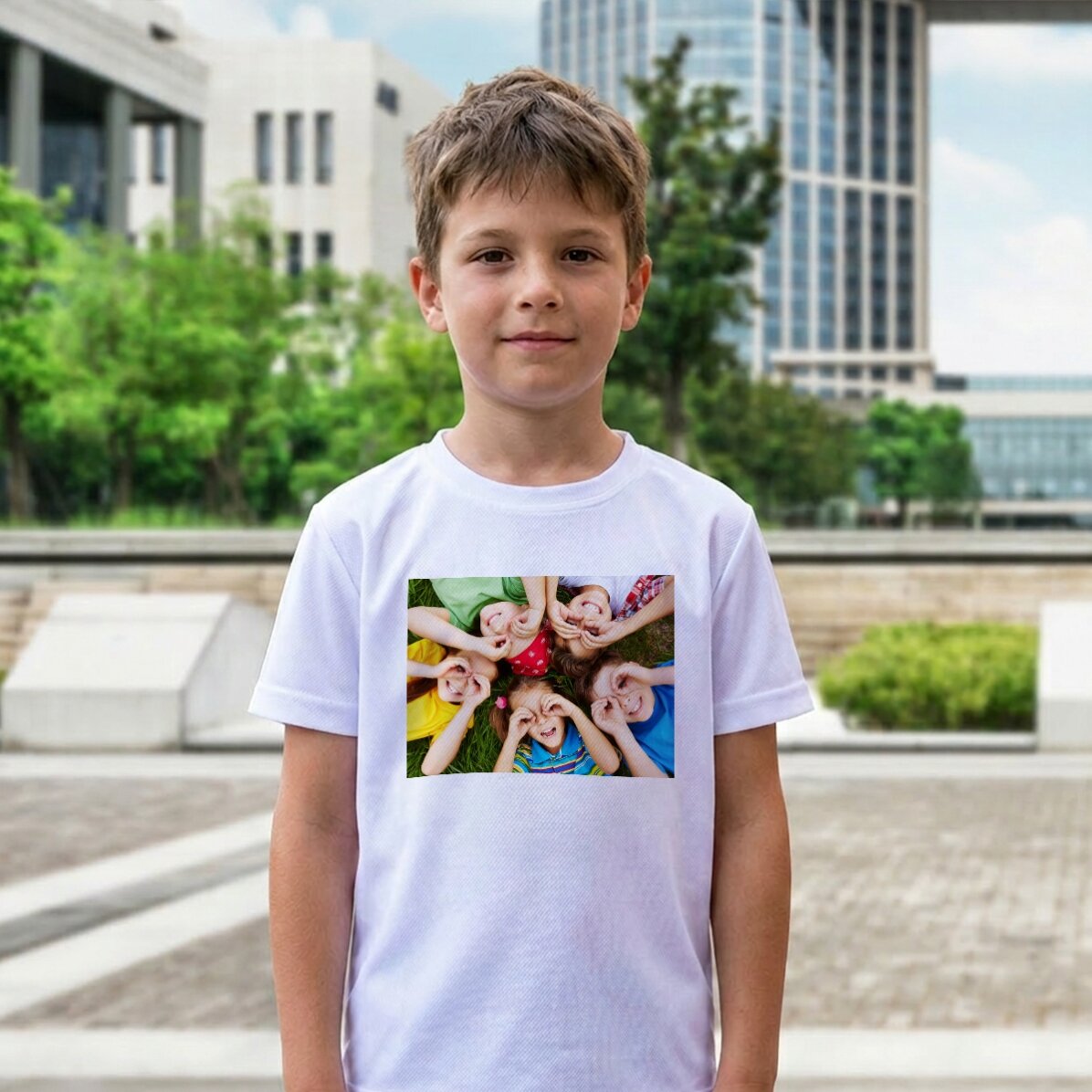Personalisiertes Sport-T-Shirt für Kinder mit einem Foto im Querformat