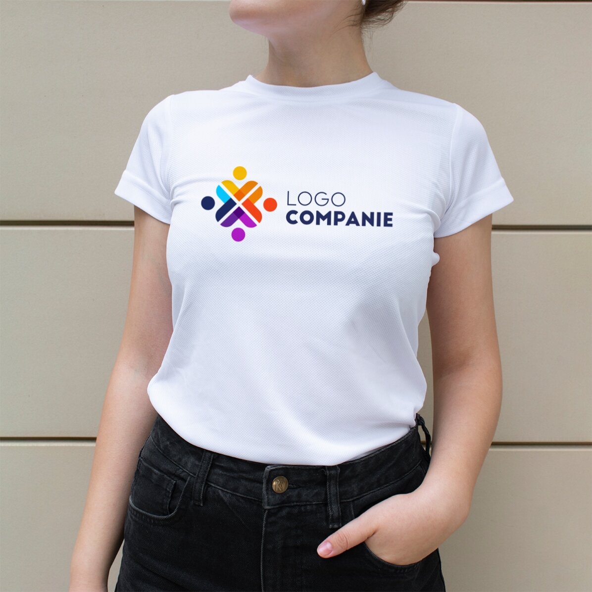 Individuell gestaltetes Sport-T-Shirt mit Logo im Querformat